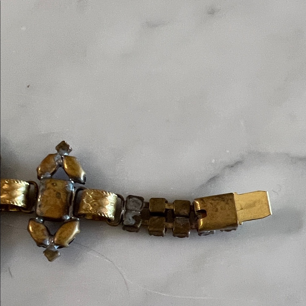 Vintage costume jewelry Elegant Pink and Gold Women's Bracelet from England - Picture 3 of 6